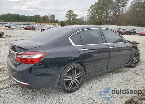 2017 Honda Accord Touring z USA, uszkodzony, nr VIN 1HGCR3F97HA003365